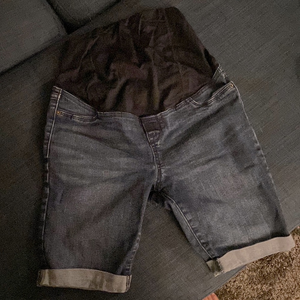 Brand new Isabel Maternity jean shorts
